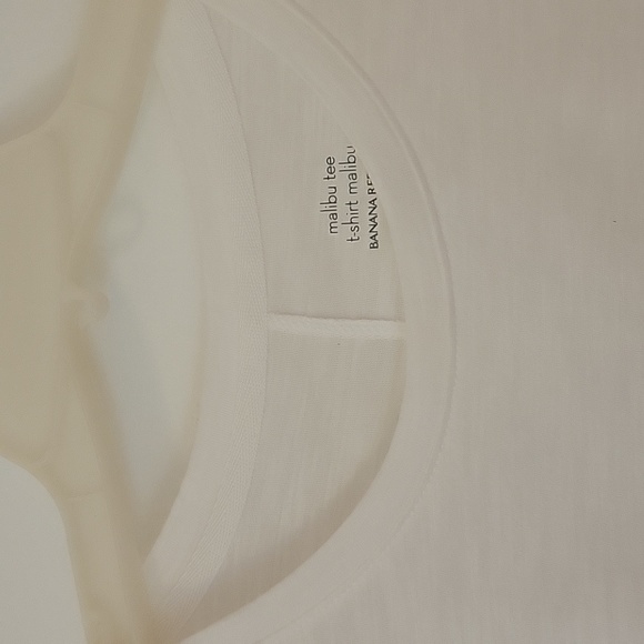 3 Banana Republic light weight t-shirts - Picture 8 of 16